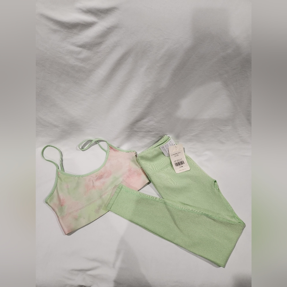 Fabletics Green and Pink Tie-Dye Activewear Set. Leggings NWT, bralette Like New